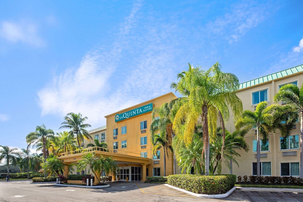 La Quinta Inn & Suites by Wyndham Sawgrass 5/55