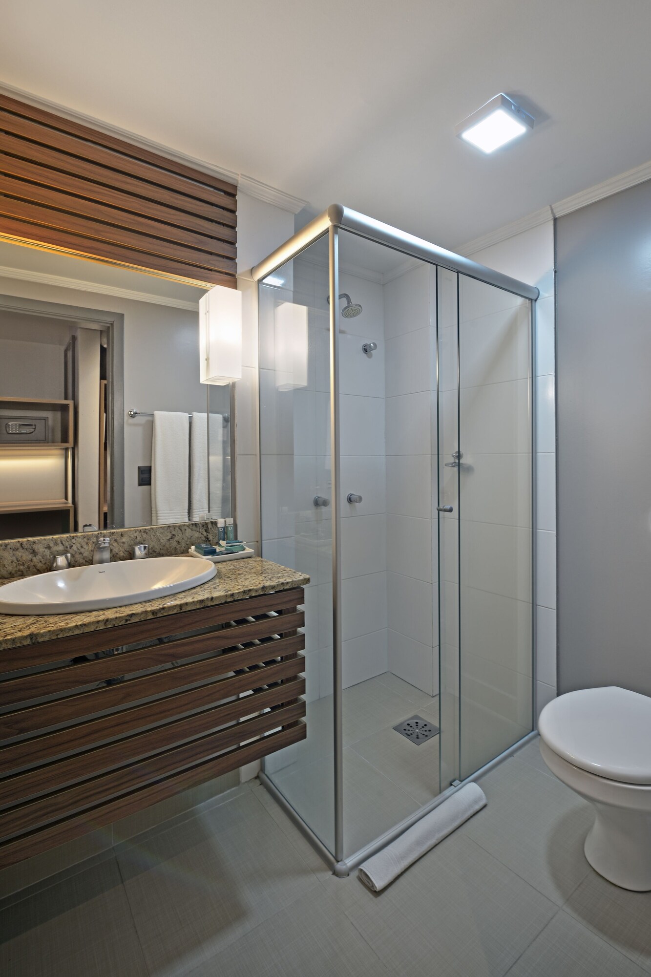 غرفة قياسية بسريرين فرديين، Hotel Deville Business Maringa 7/8