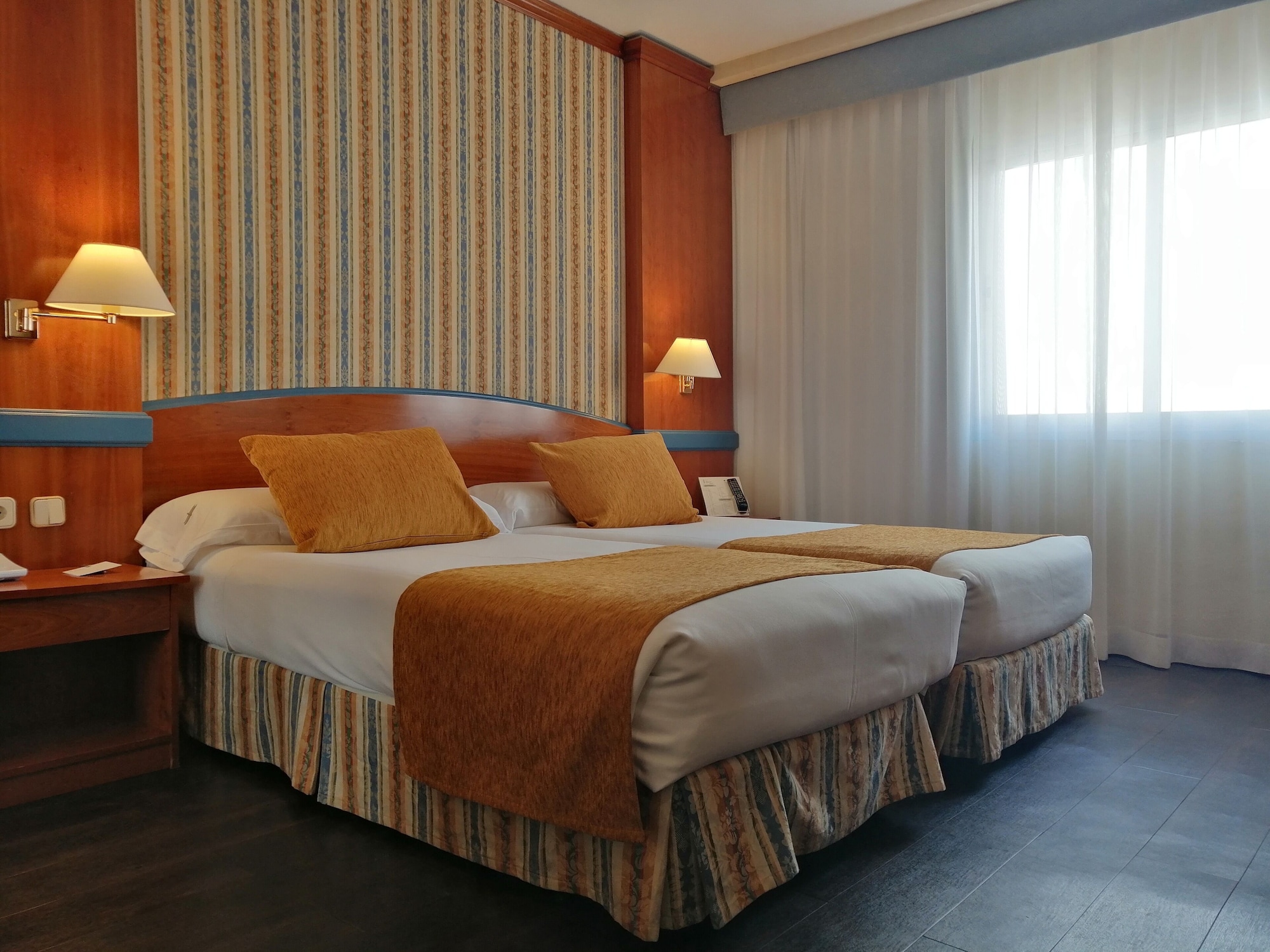 STANDARD, TWIN BEDS