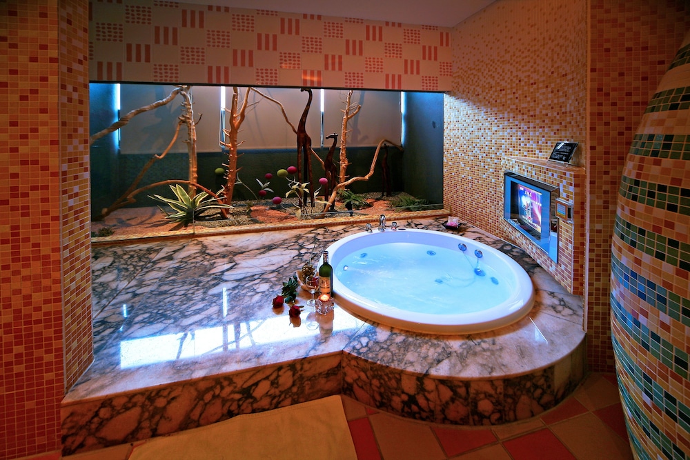 Fongchin Motel 34/44