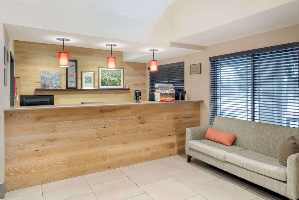 Country Inn & Suites by Radisson, Columbia, MO 4/40