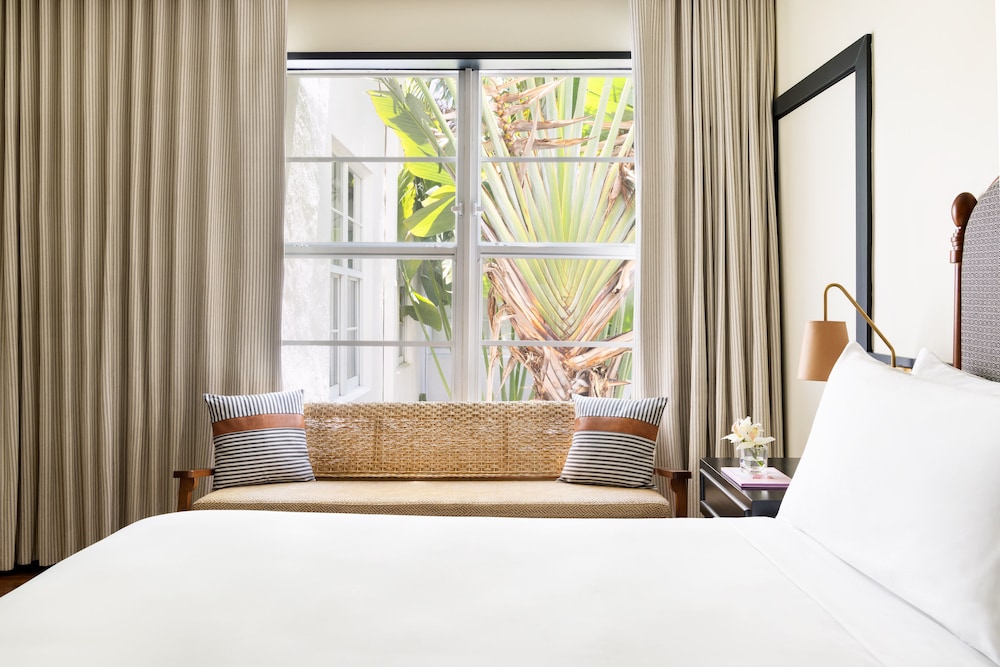 JUNIOR SUITE, KING BED