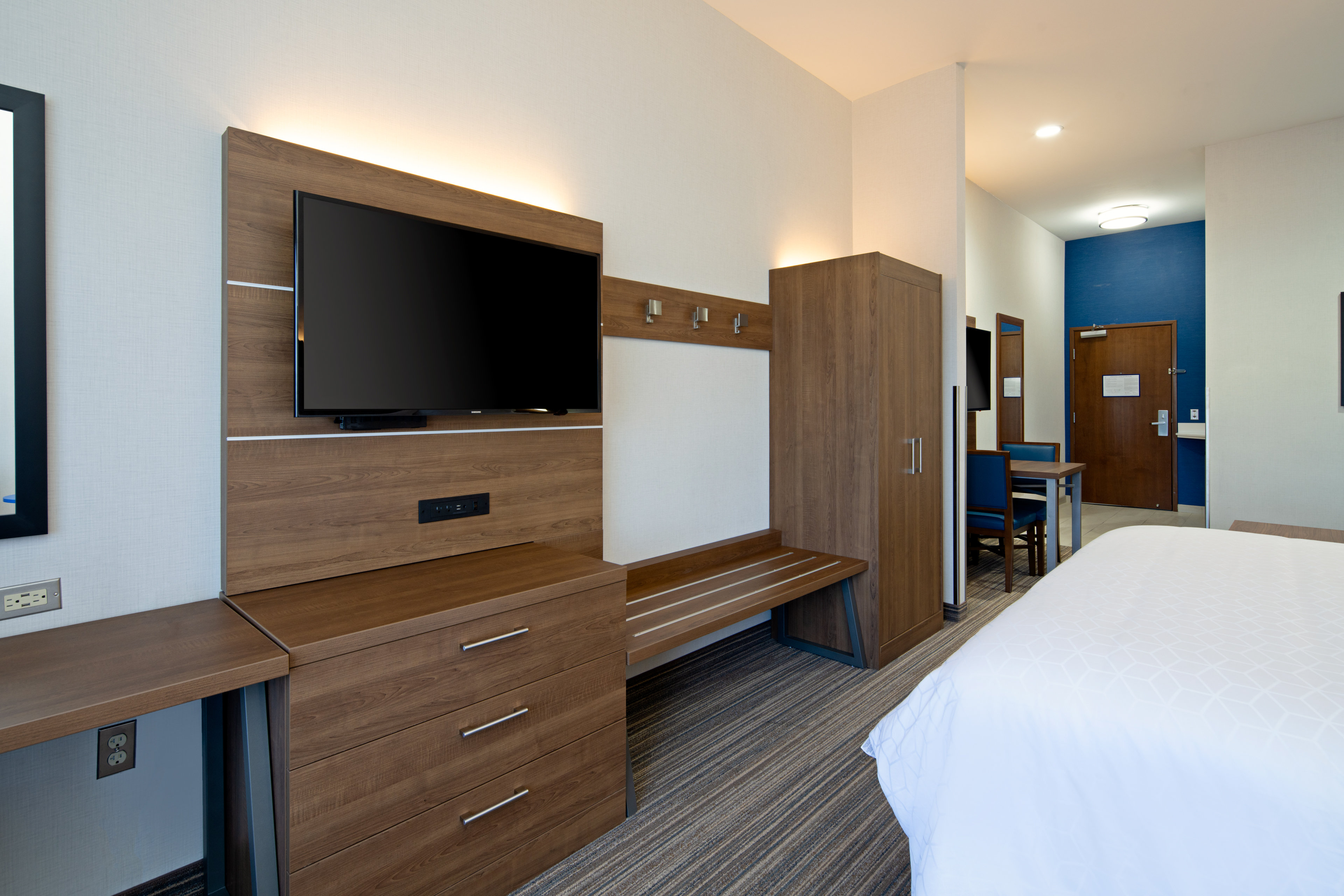 Holiday Inn Express Hotel Suites ATASCADERO 20/48