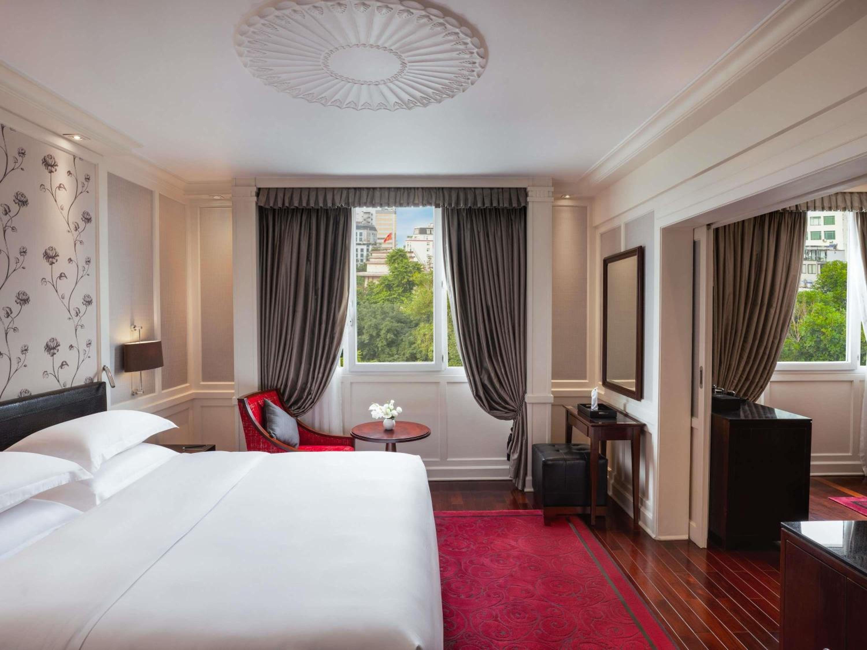 Prestige, Suite, King Bed, Lounge Access, Opera Wing