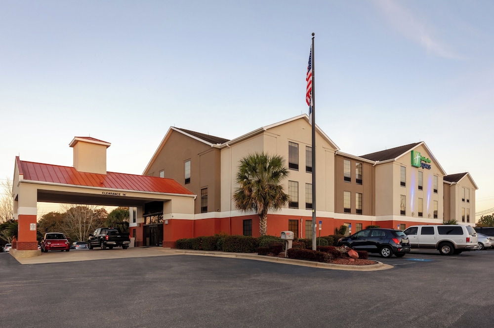 Holiday Inn Express Hotel & Suites Milton East I-10 68/73