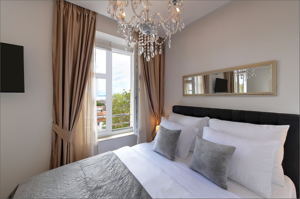 Via Porto Rooms 19/49