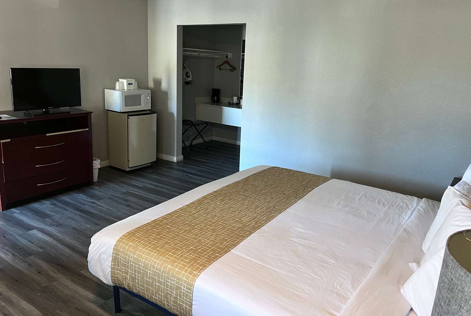 Travelodge by Wyndham Redding CA 13/25