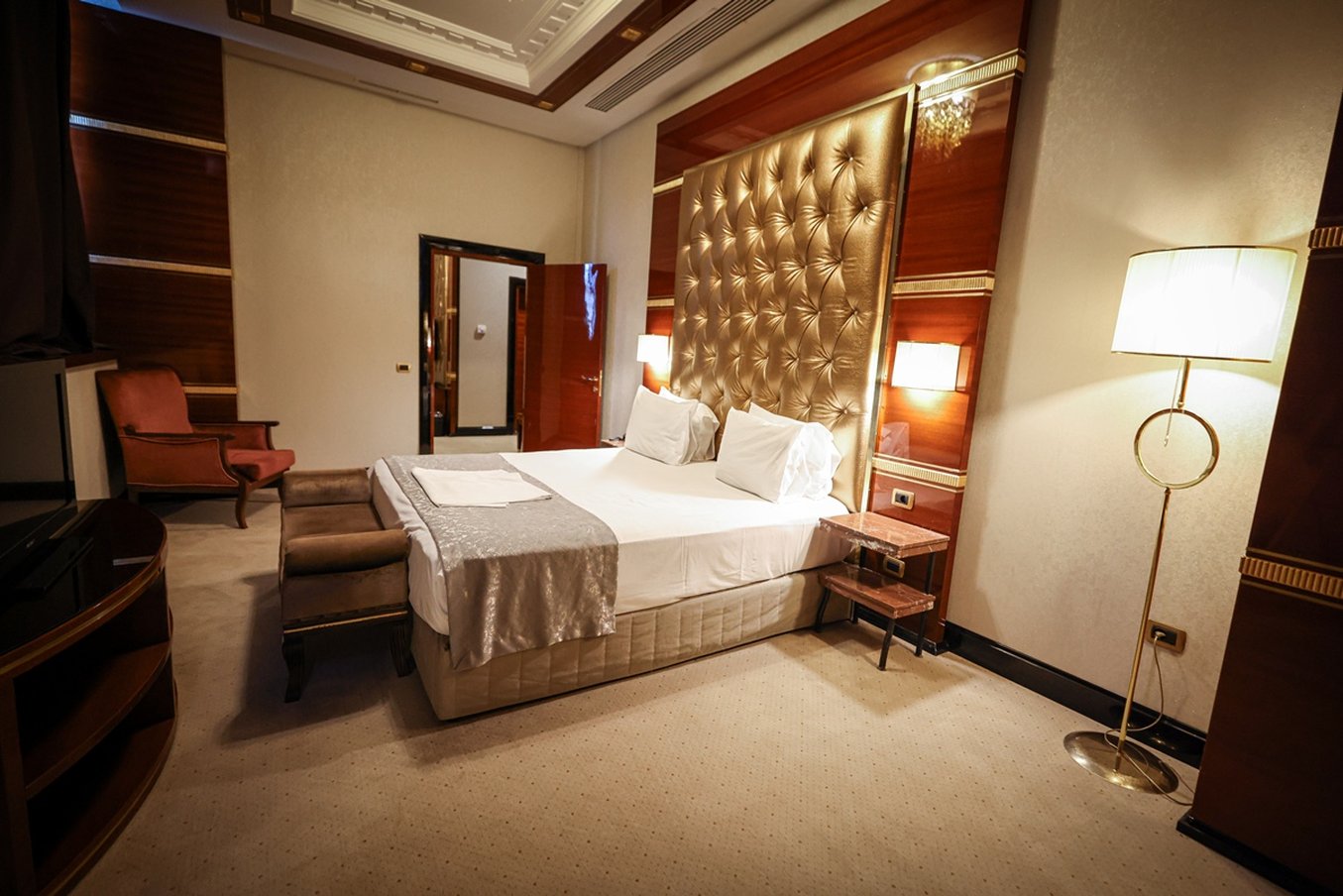 Sapphire Hotel 25/72