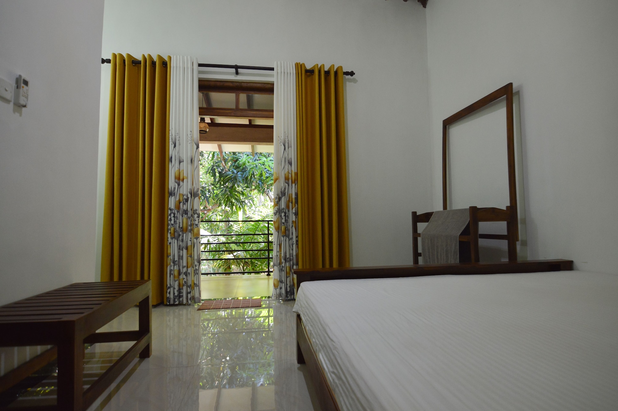DELUXE, DOUBLE BED
