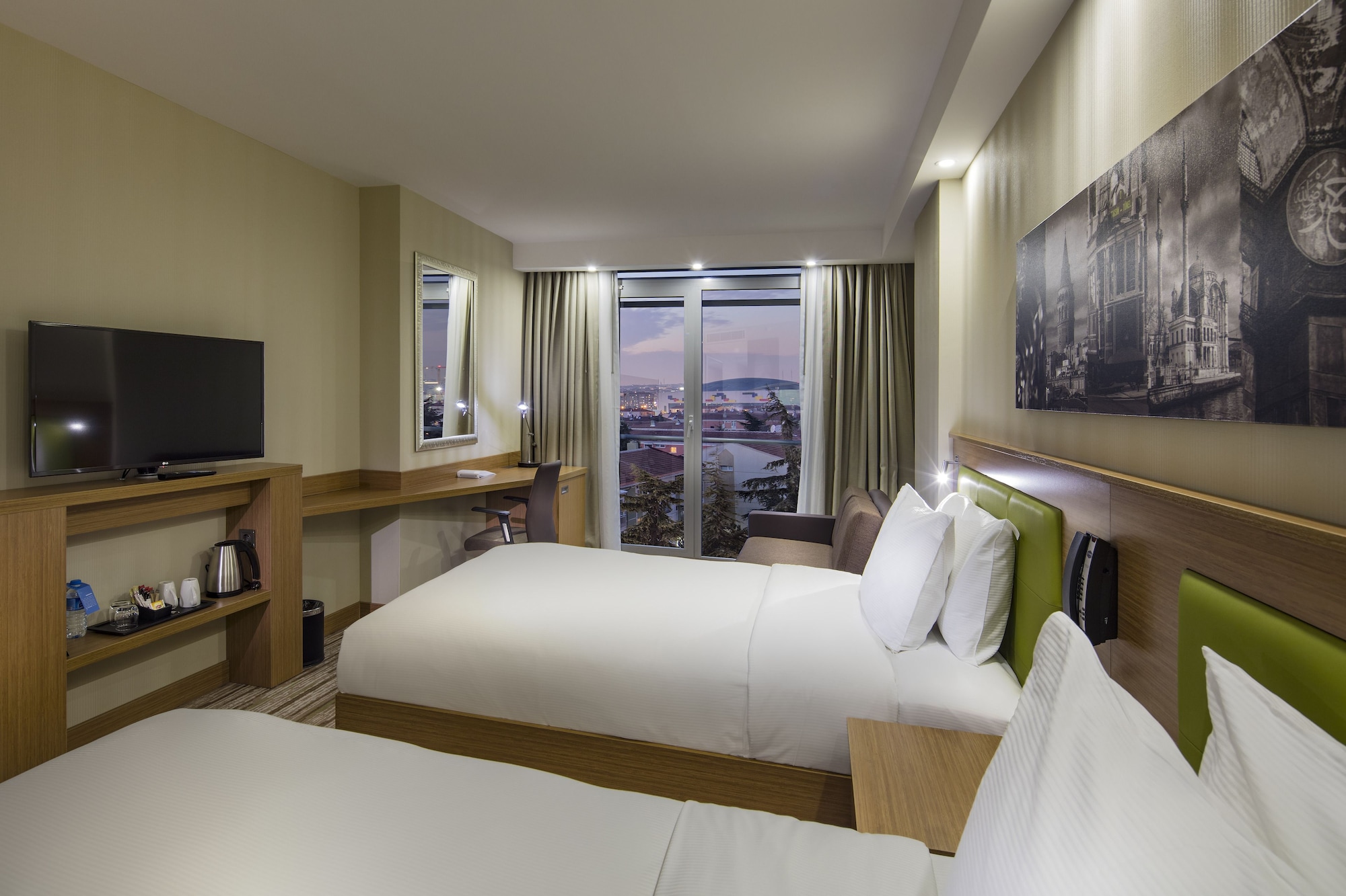 ROOM, TWIN BEDS