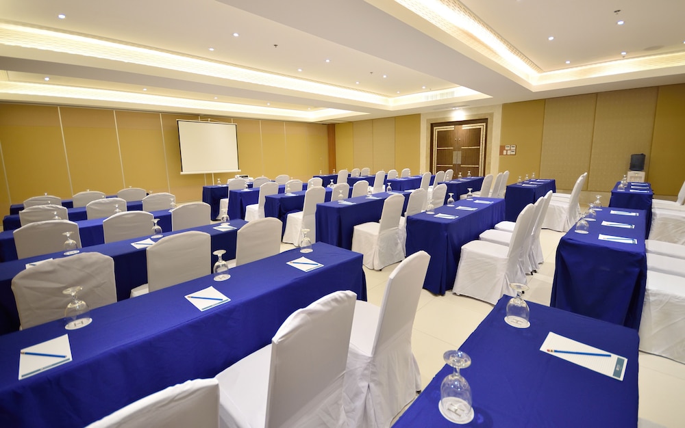 Henann Resort Alona Beach 63/74