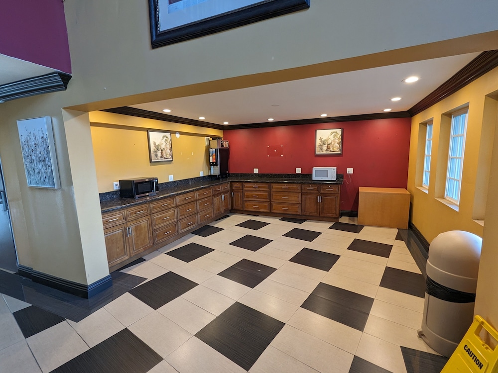 Valley Inn 6/59