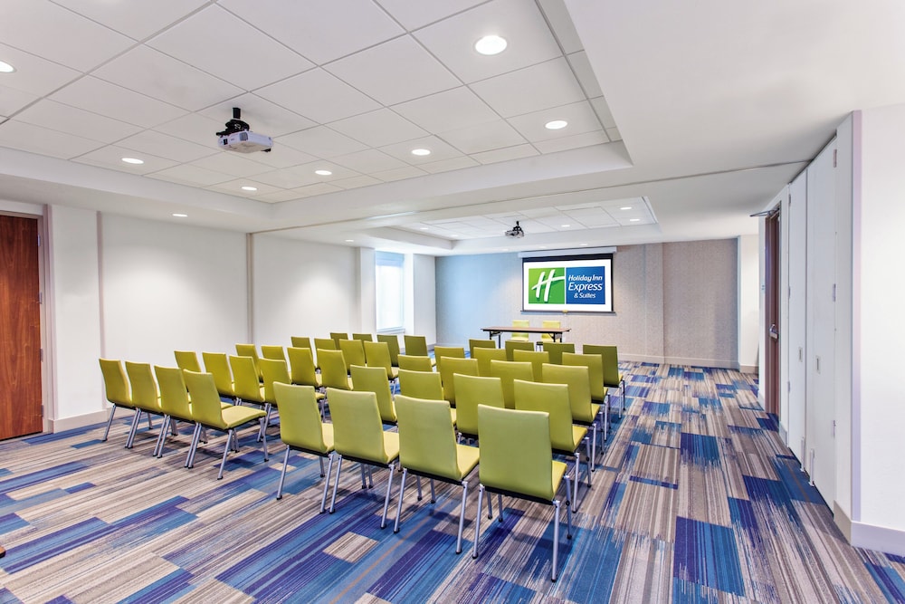 Holiday Inn Express & Suites Houston S Medical Ctr Area 43/50