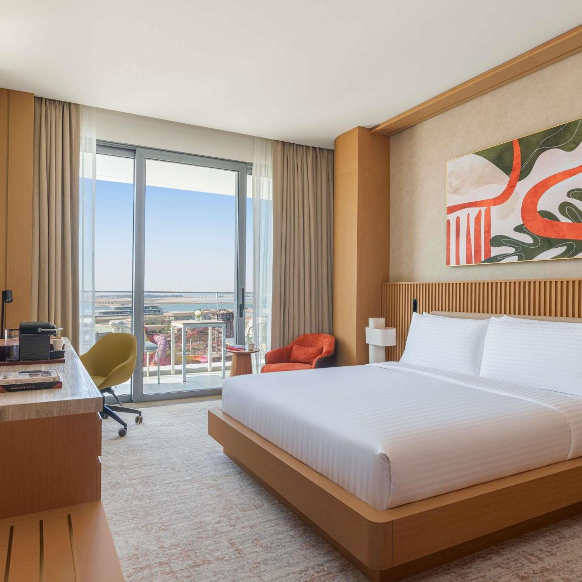 Deluxe, King Bed, Water Park View, Accessible