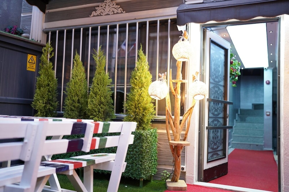 Middle Village Suite Hotel 27/39