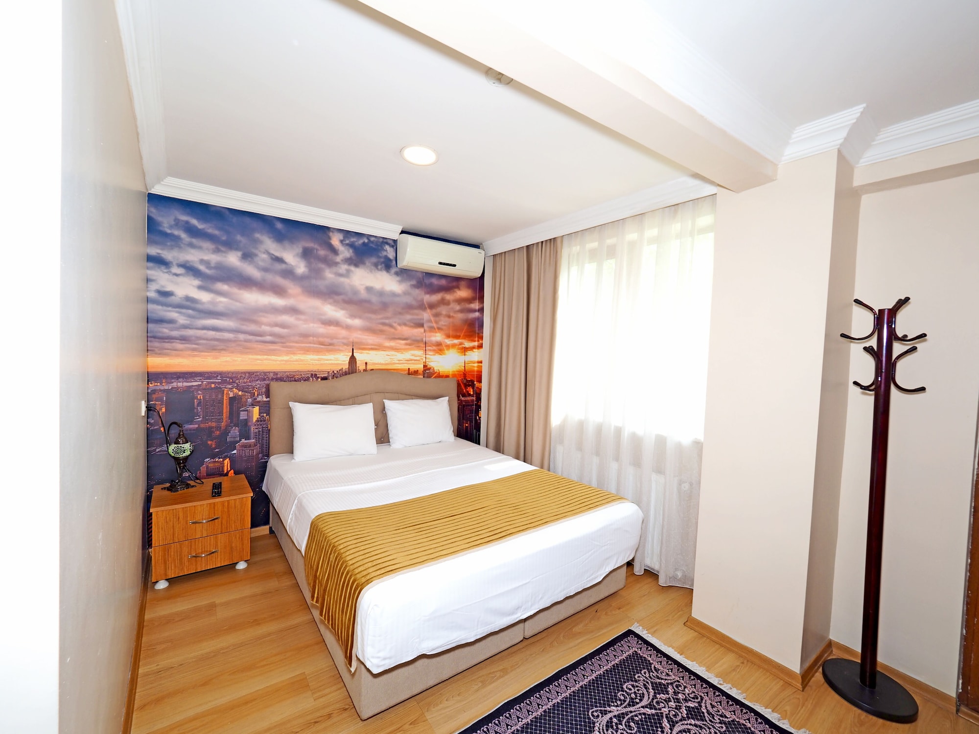 ROOM, TWIN BEDS