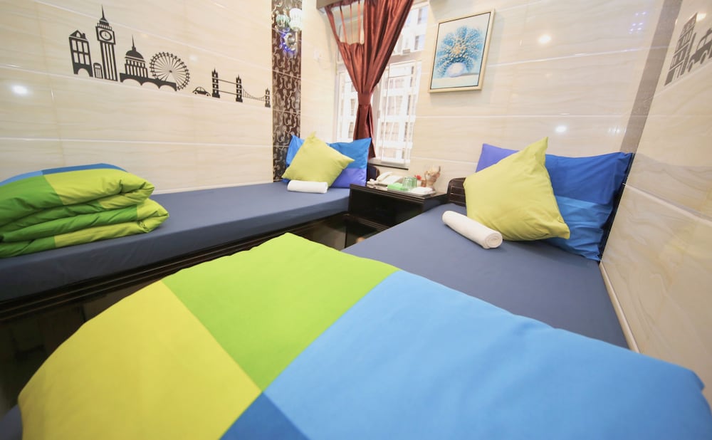 ROOM, TWIN BEDS
