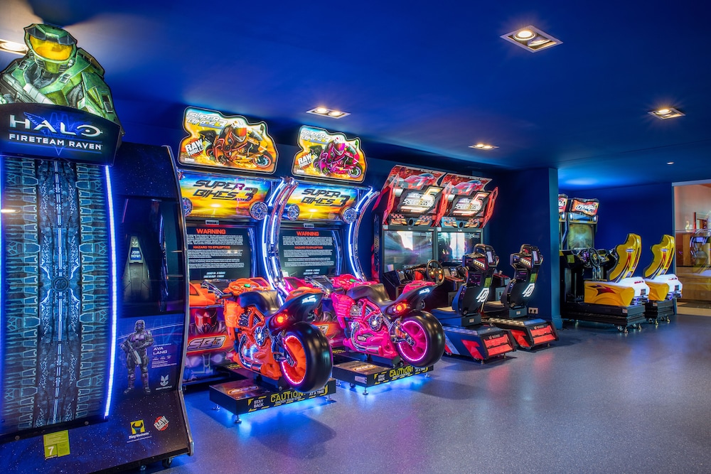 Grand Magic Hotel (ex Magic Circus) 78/86