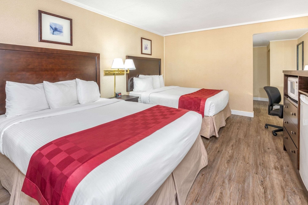 Ramada By Wyndham Coquitlam 12/56