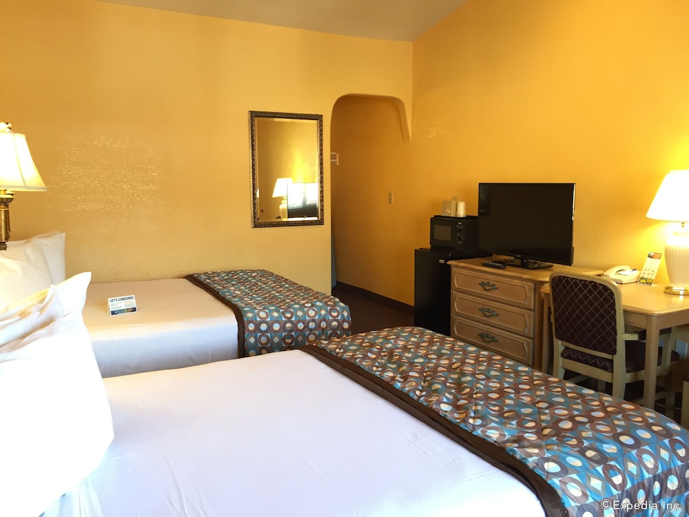 Anaheim Discovery Inn Suites 32/68