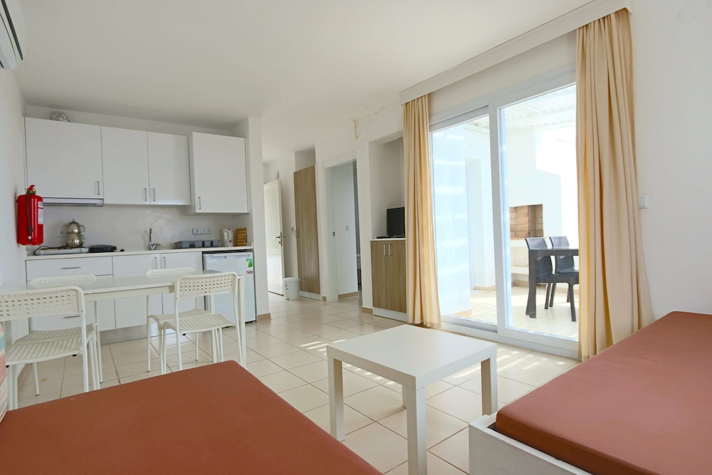 Vega Aparts & Residences 25/50