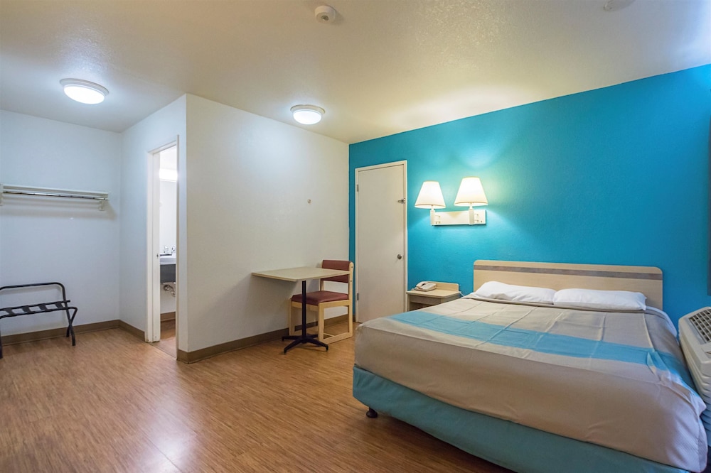 Motel6 Rochester, MN 25/57