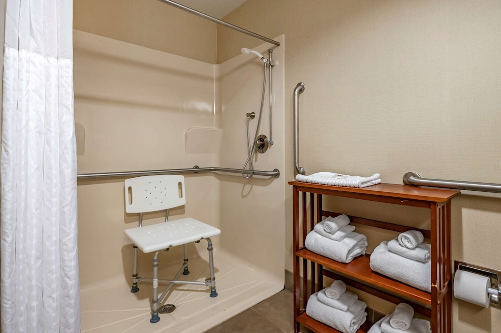 Comfort Inn Louisville Southwest 8/34