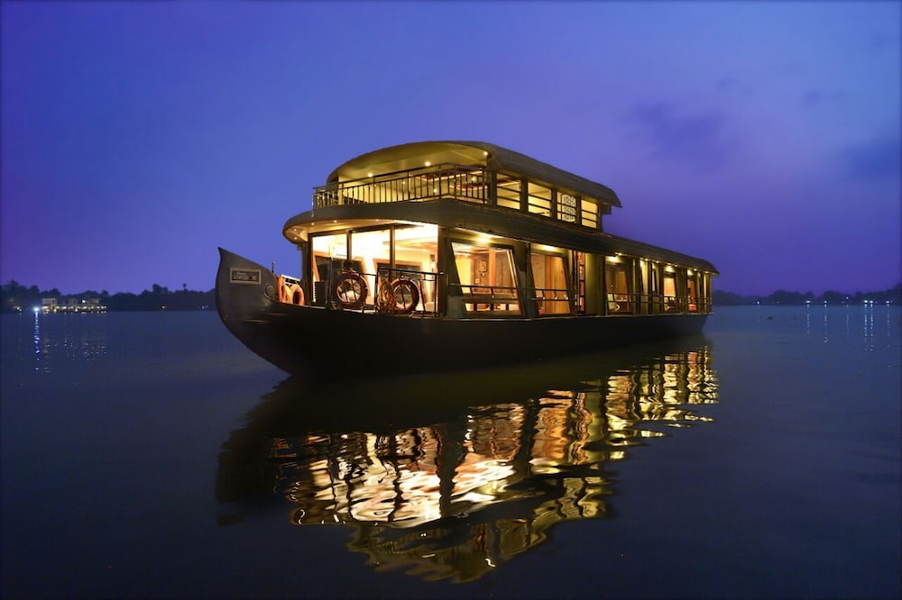 COSY HOUSEBOATS 2/50