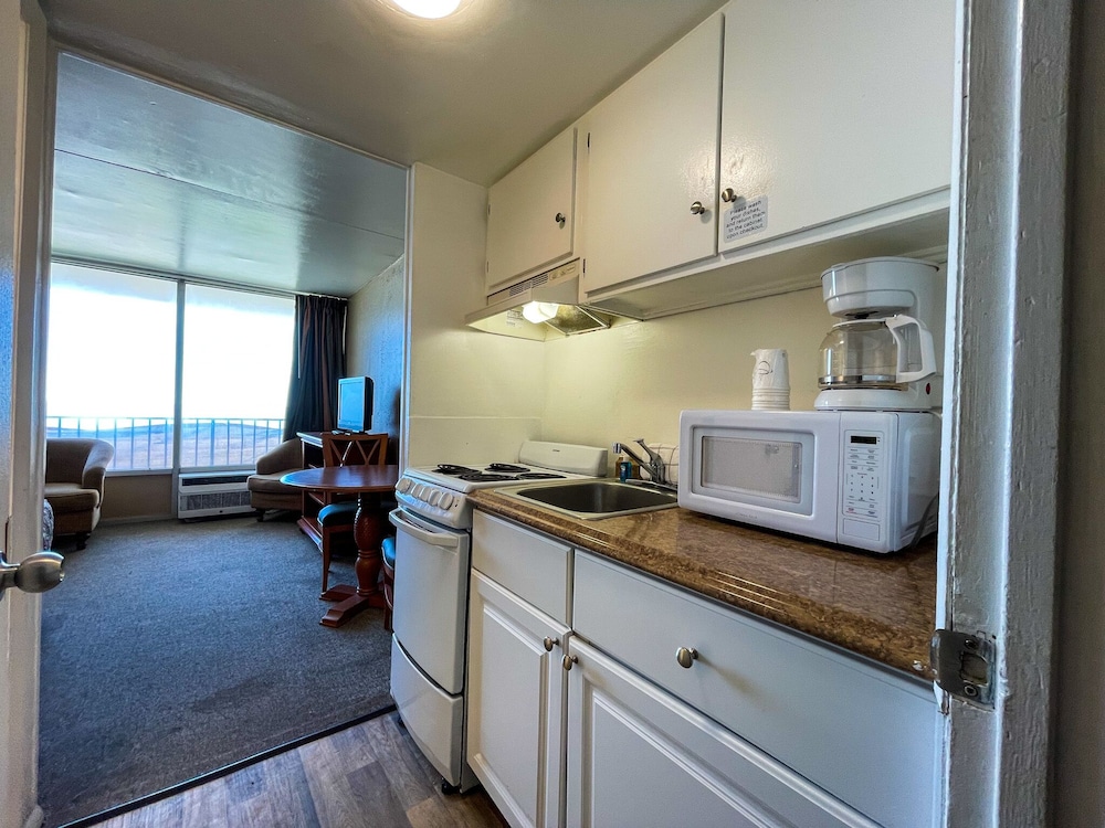 The Oceanfront Viking Motel 30/40