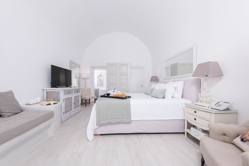 Aqua Luxury Suites 30/75