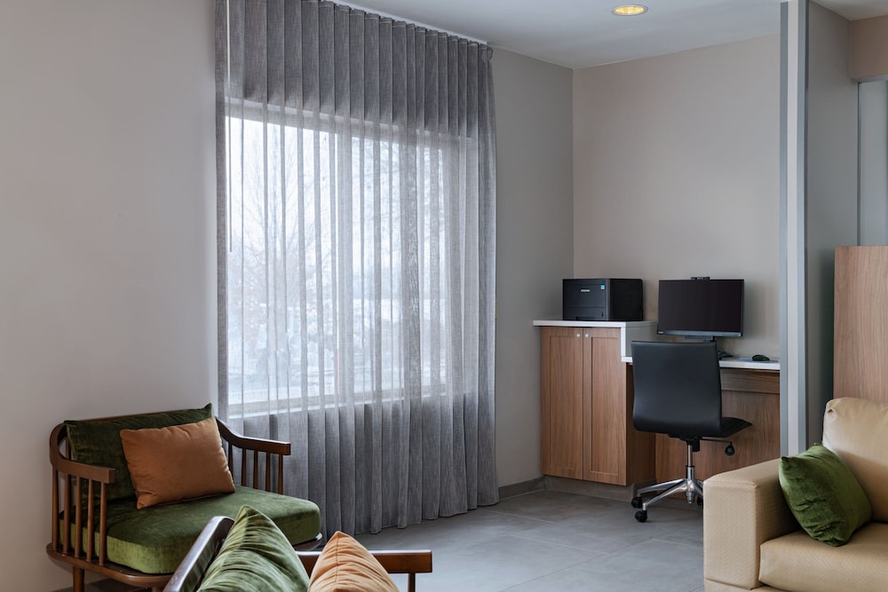 Fairfield by Marriott Inn & Suites Kansas City Airport 30/38