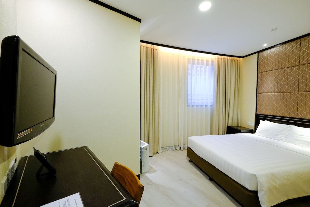South Pacific Hotel 14/33