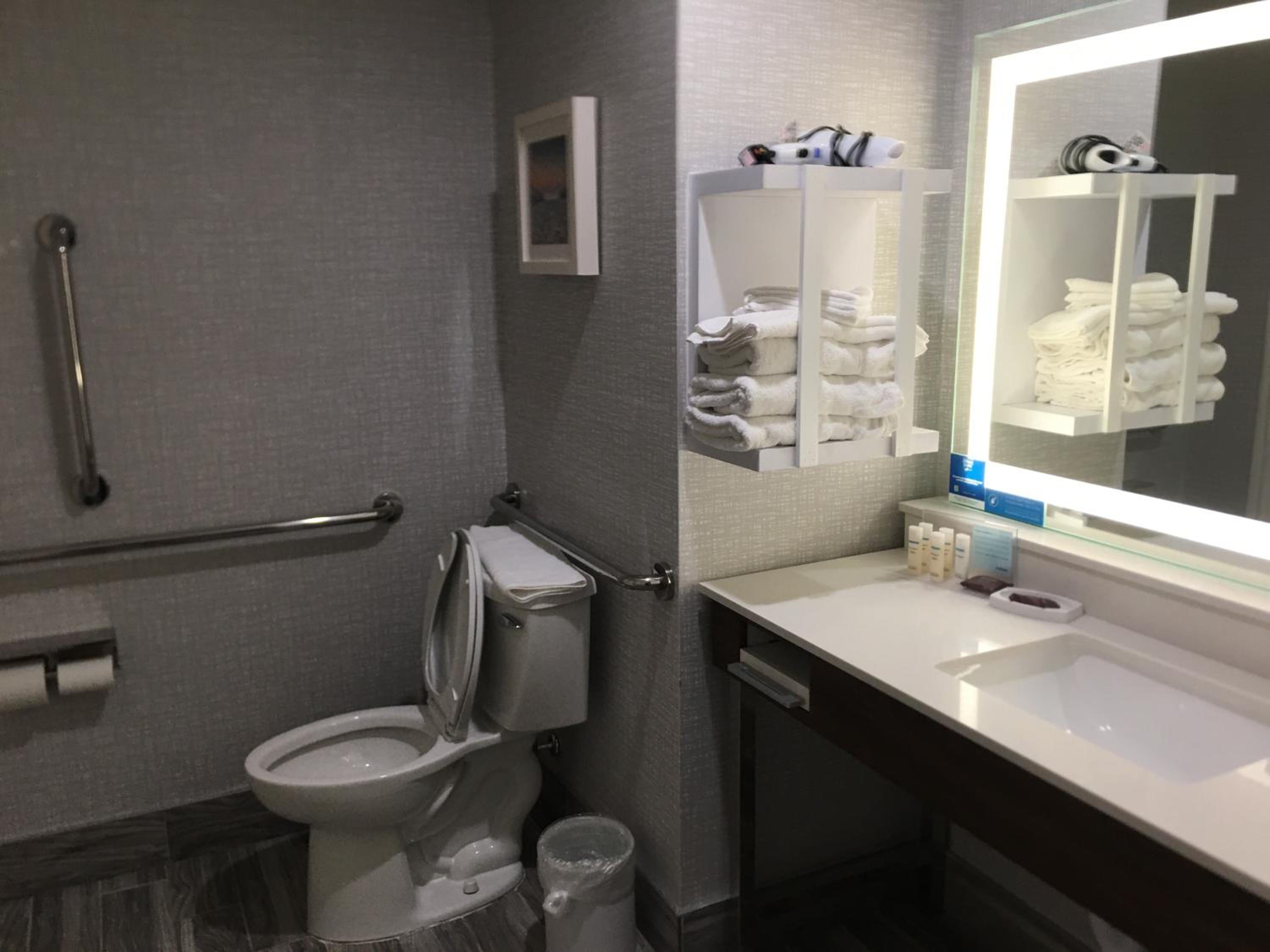 Hampton Inn Old Bridge 28/38