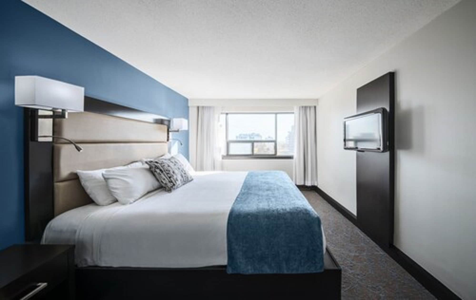 1 BEDROOM, SUITE