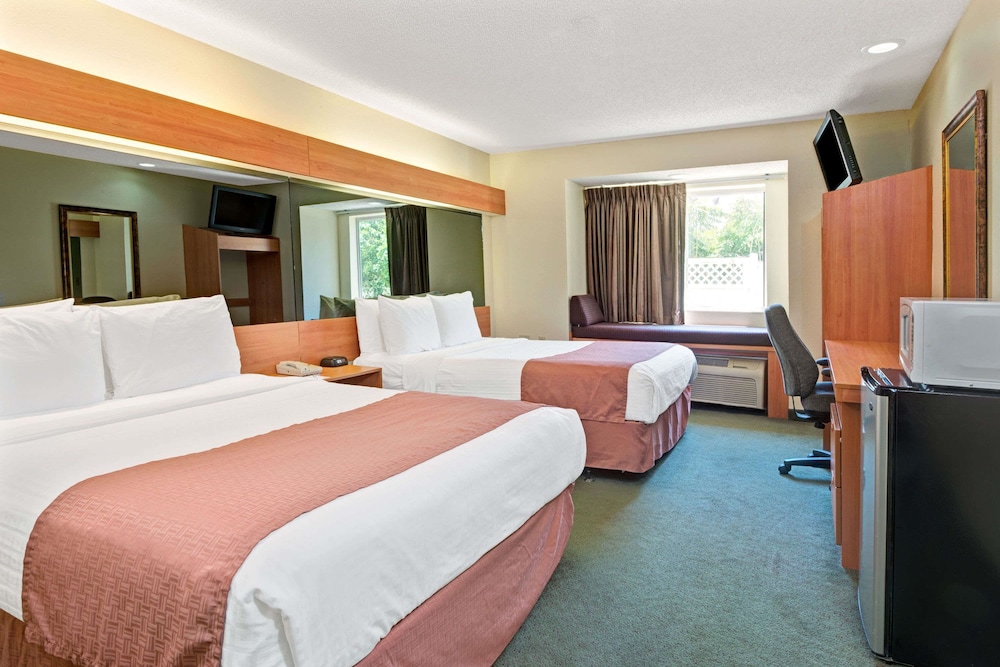 Microtel Inn And Suites Memphi 9/33