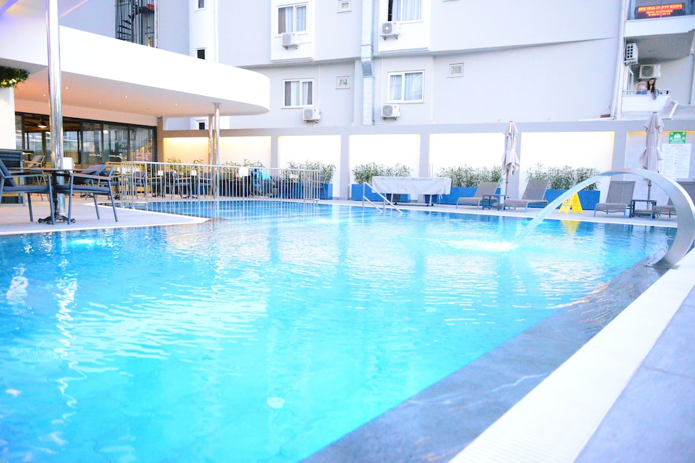 Oasis Hotel 8/30