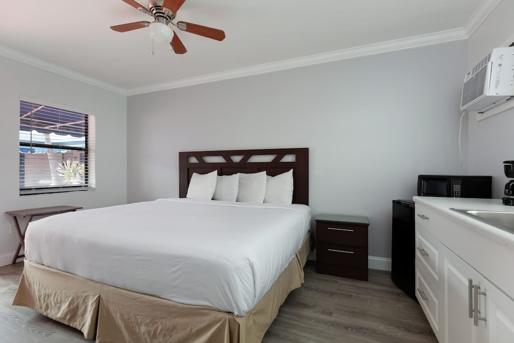 Hollywood Beach Hotels 26/92