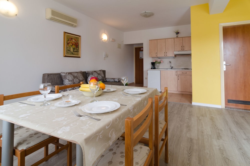 Villa Irena 28/50