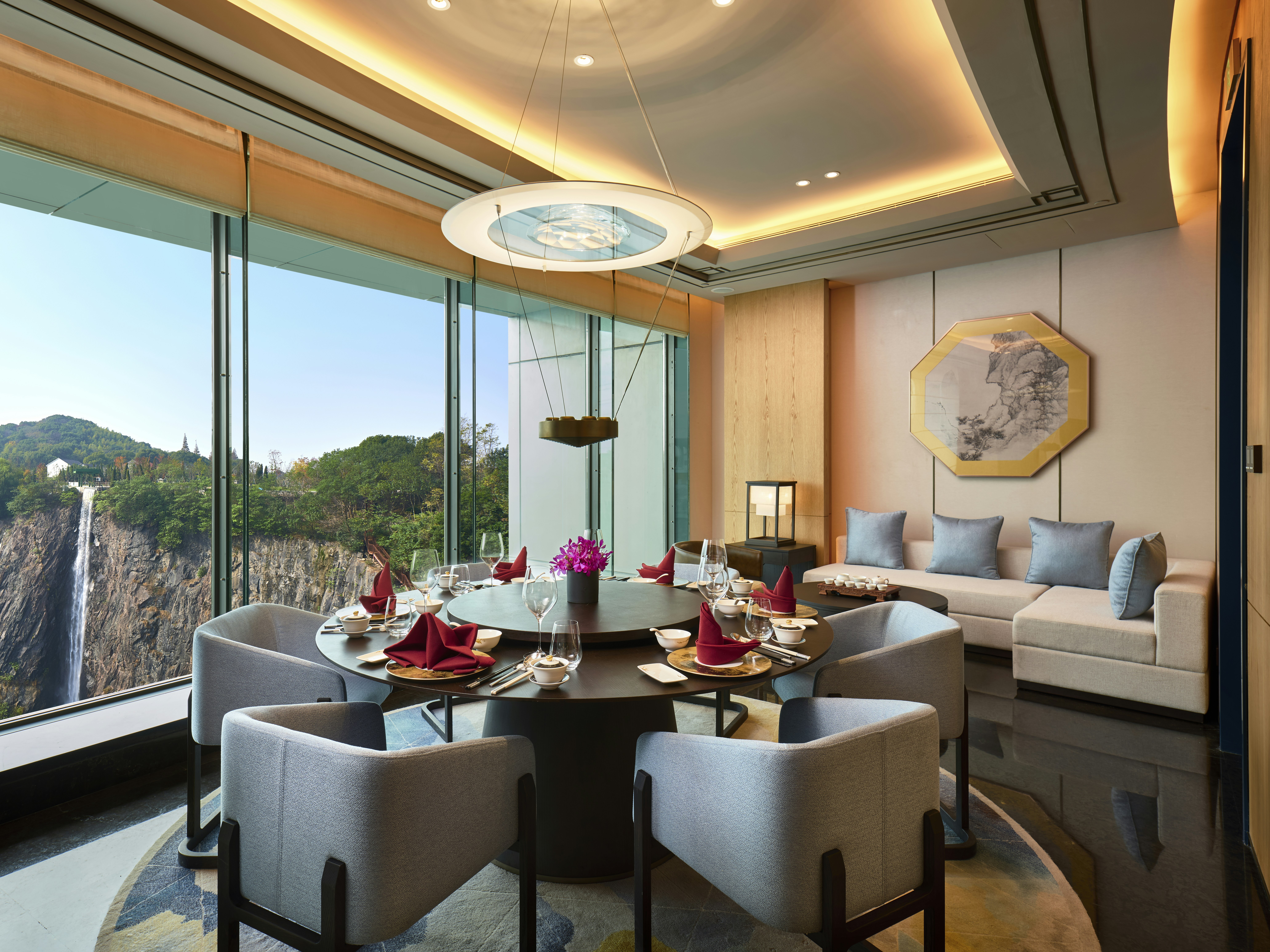 Intercontinental Shanghai Wonderland 19/50