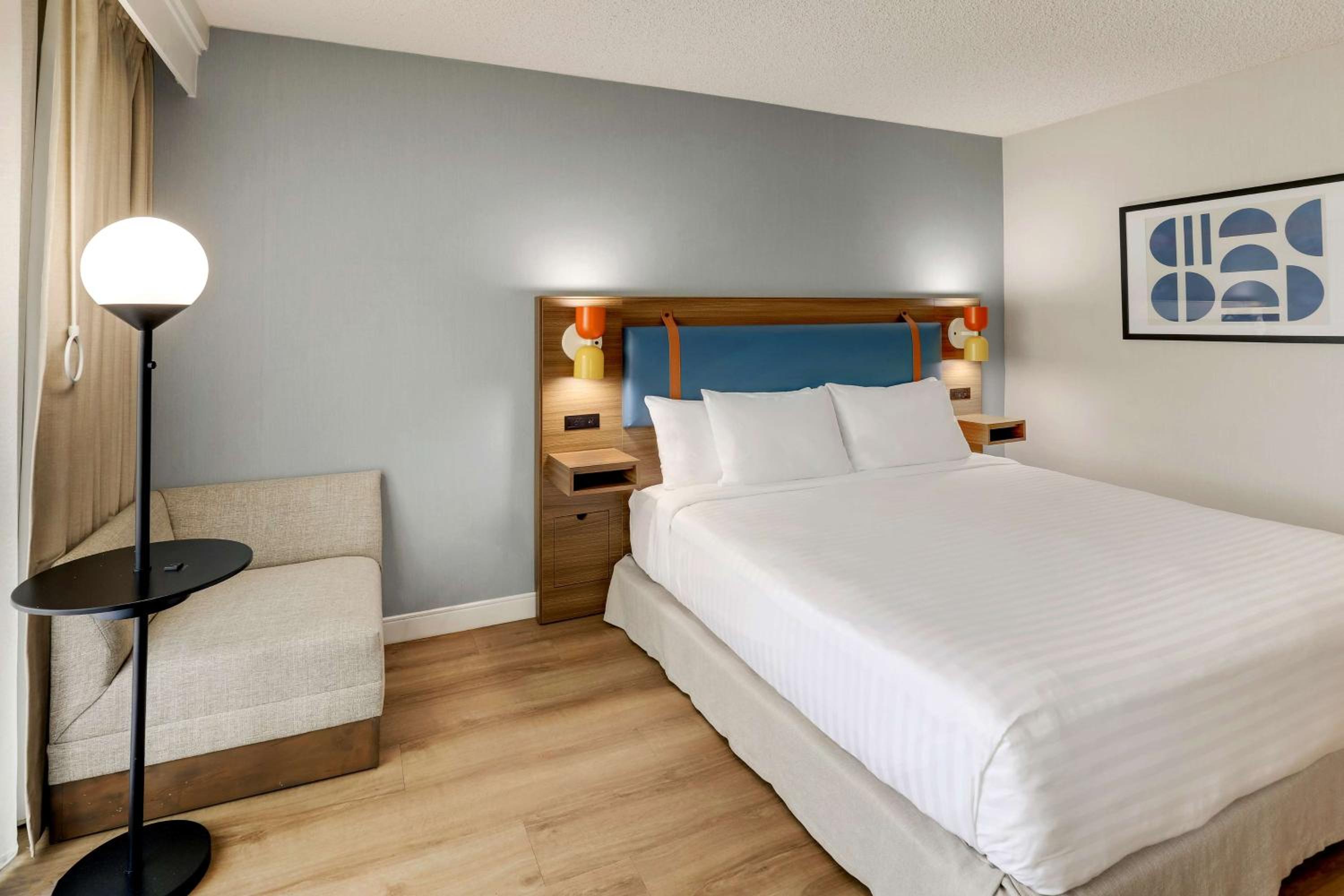 غرفة بسرير كينج لذوي الإعاقة، Sonesta Select Scottsdale At Mayo Clinic Campus 15/18