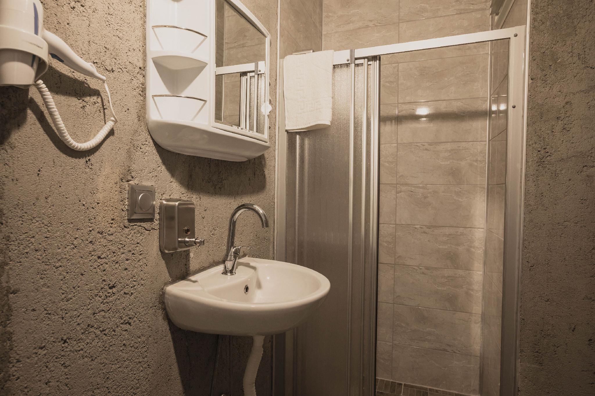Edrin Hotel 32/32