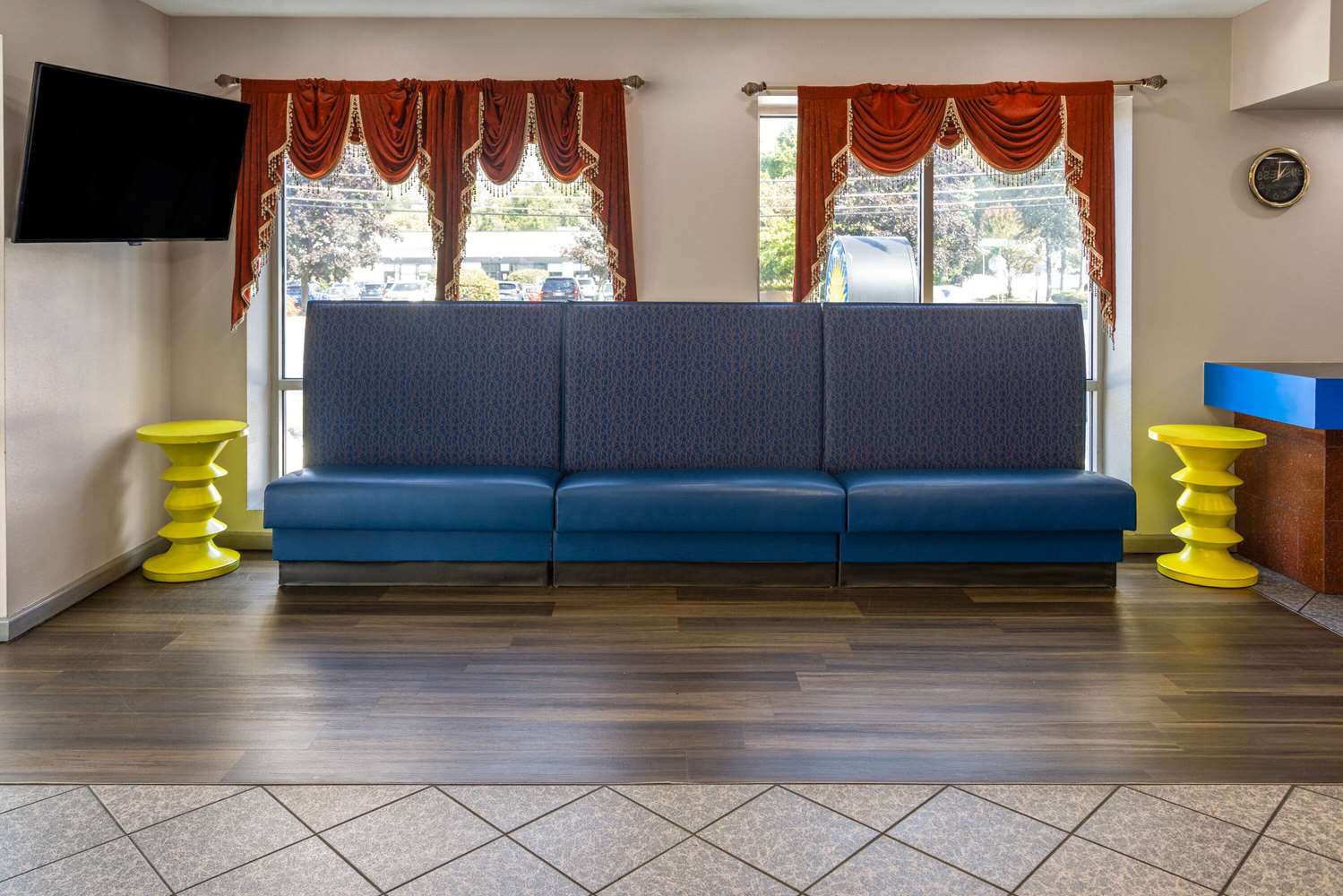 Days Inn & Suites by Wyndham Albany 32/48