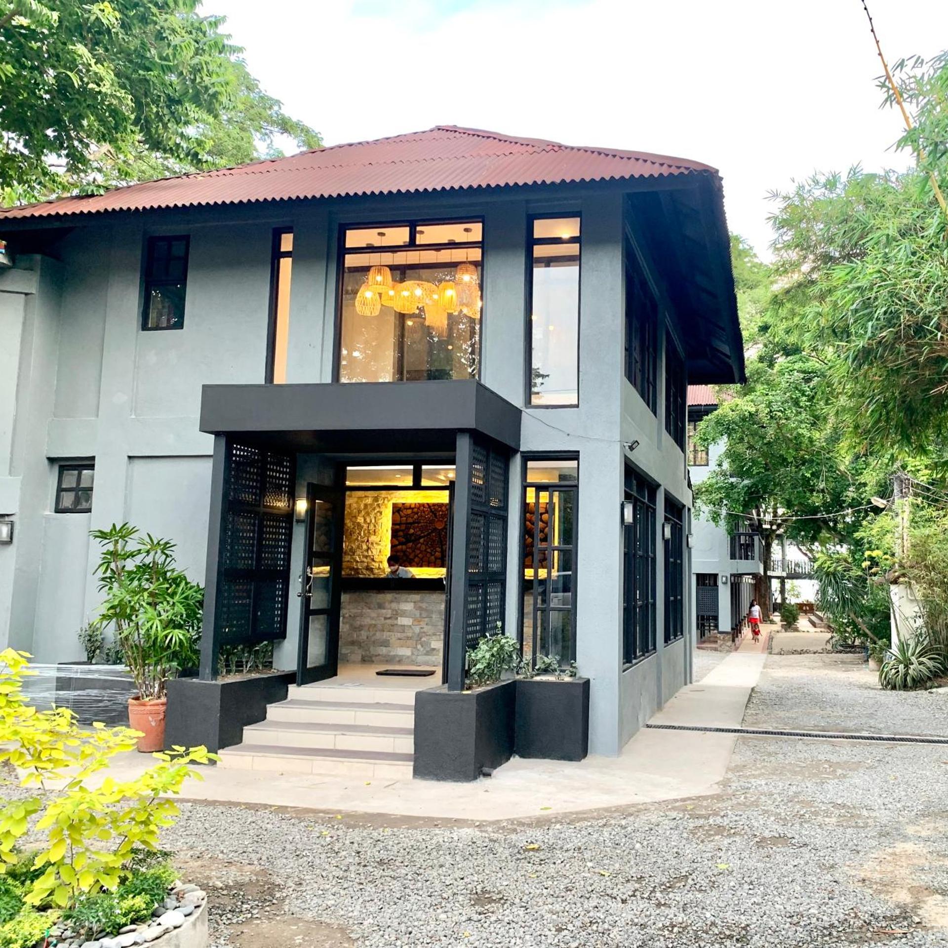 The Henry Resort Taramindu Laiya 6/56
