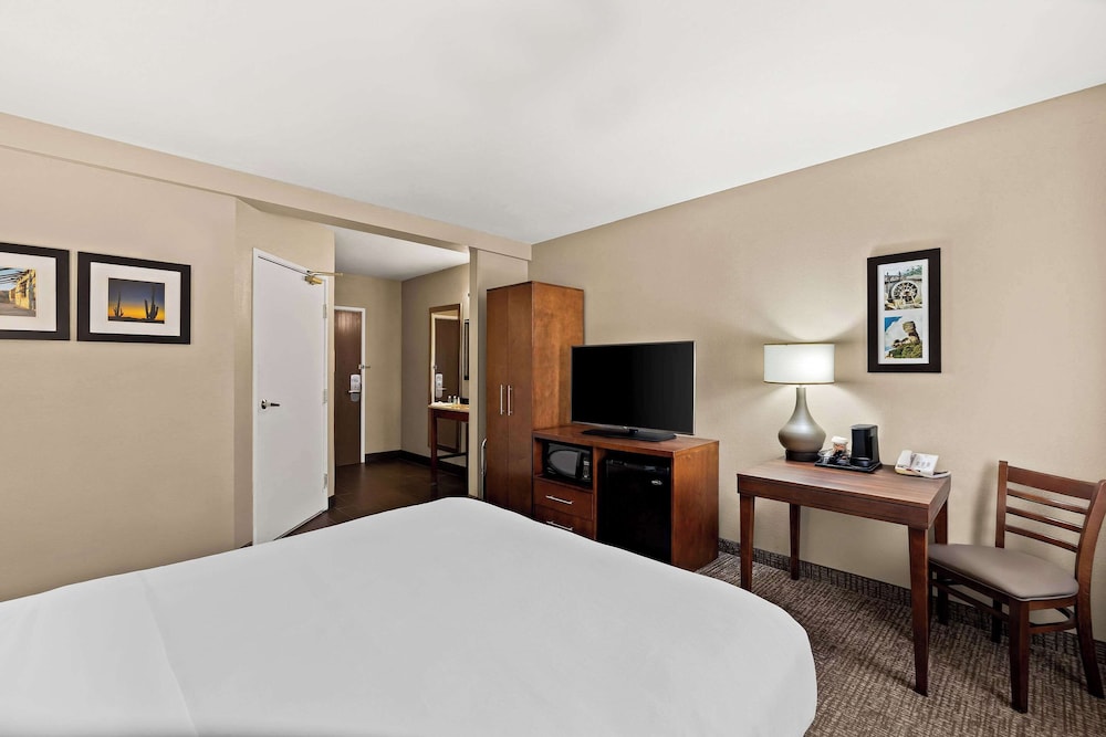 ROOM, QUEEN BED, ACCESSIBLE
