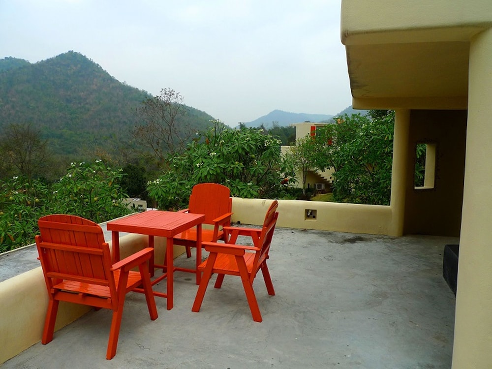 Hi - Scene Resort 68/69
