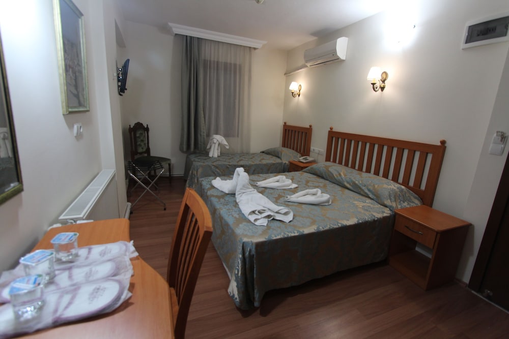 AVE MARIA HOTEL 28/65