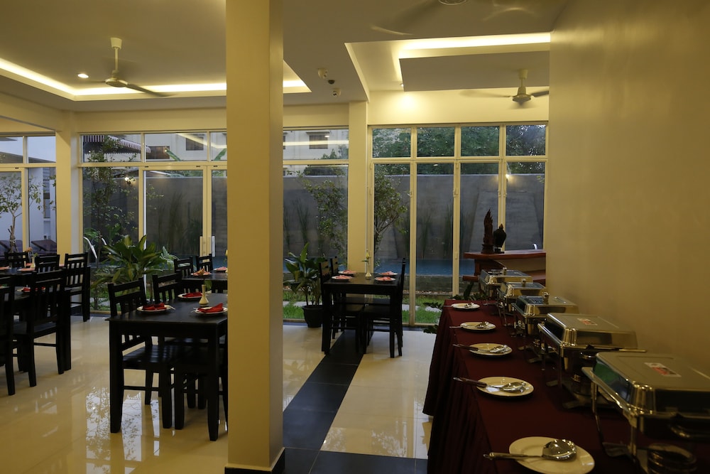 Holy Angkor Hotel 58/65