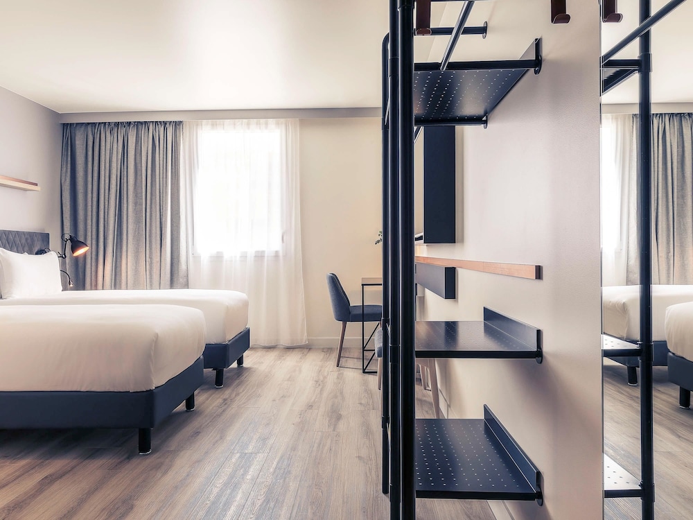 Mercure Paris Gennevilliers 11/76