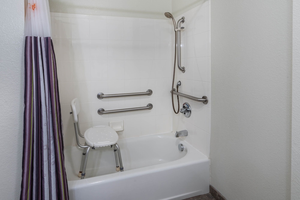 La Quinta Inn & Suites by Wyndham Loveland 8/45