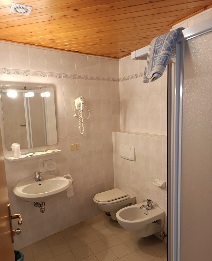 Gufo Hotel Sat Arr Dep Only 46/47